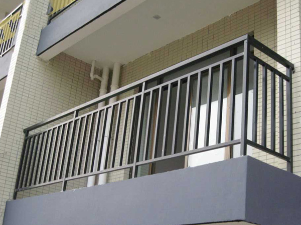 阳台护栏用什么材质好？