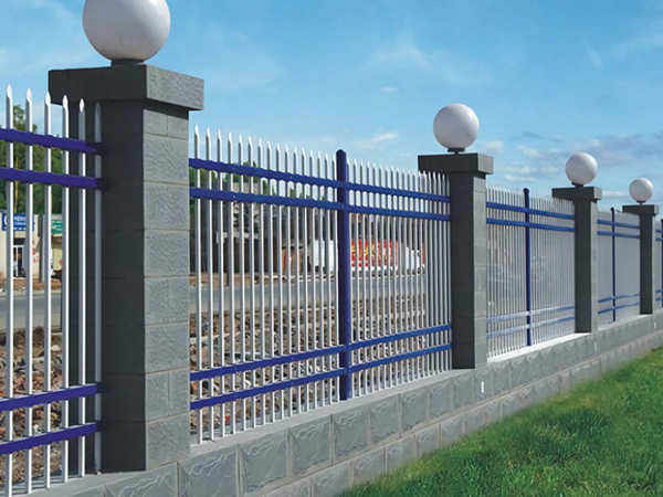 影响围墙护栏使用寿命的三大因素