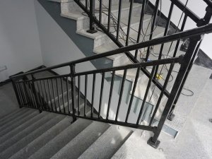 楼梯护栏用什么材质比较好？