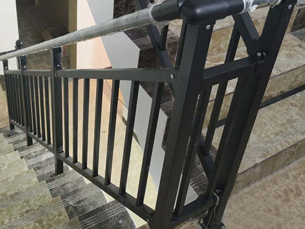 楼梯护栏什么材质做的最耐用？
