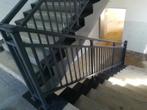锌钢楼梯扶手多少钱一米？